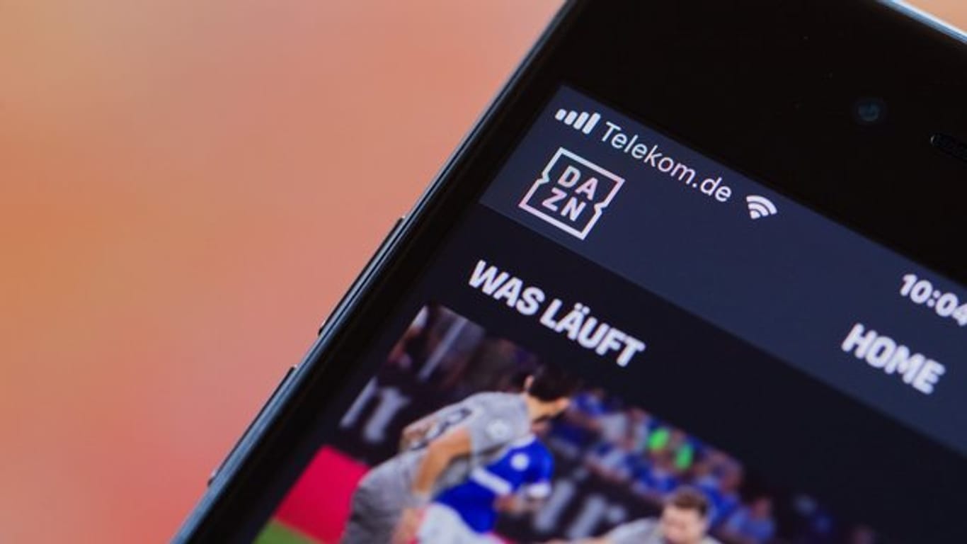 DAZN kooperiert mit Eurosport: Die Bundesliga gibt es künftig im Streamingdienst.