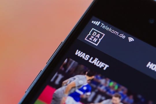 DAZN kooperiert mit Eurosport: Die Bundesliga gibt es künftig im Streamingdienst.