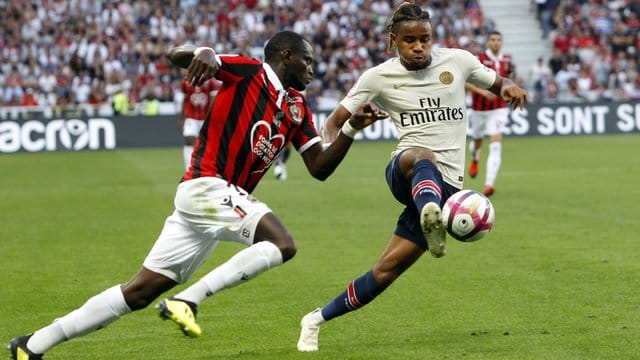 Wechselt zu RB Leipzig: Christopher Nkunku (r) in Aktion für Paris Saint-Germain. Wechselt zu RB Leipzig: Christopher Nkunku (r) in Aktion für Paris Saint-Germain.