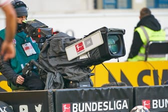 Ein Kameramann beim Spiel Stuttgart gegen Leipzig: Die Bildrechte an einigen Bundesliga-Spielen ändern sich erneut.