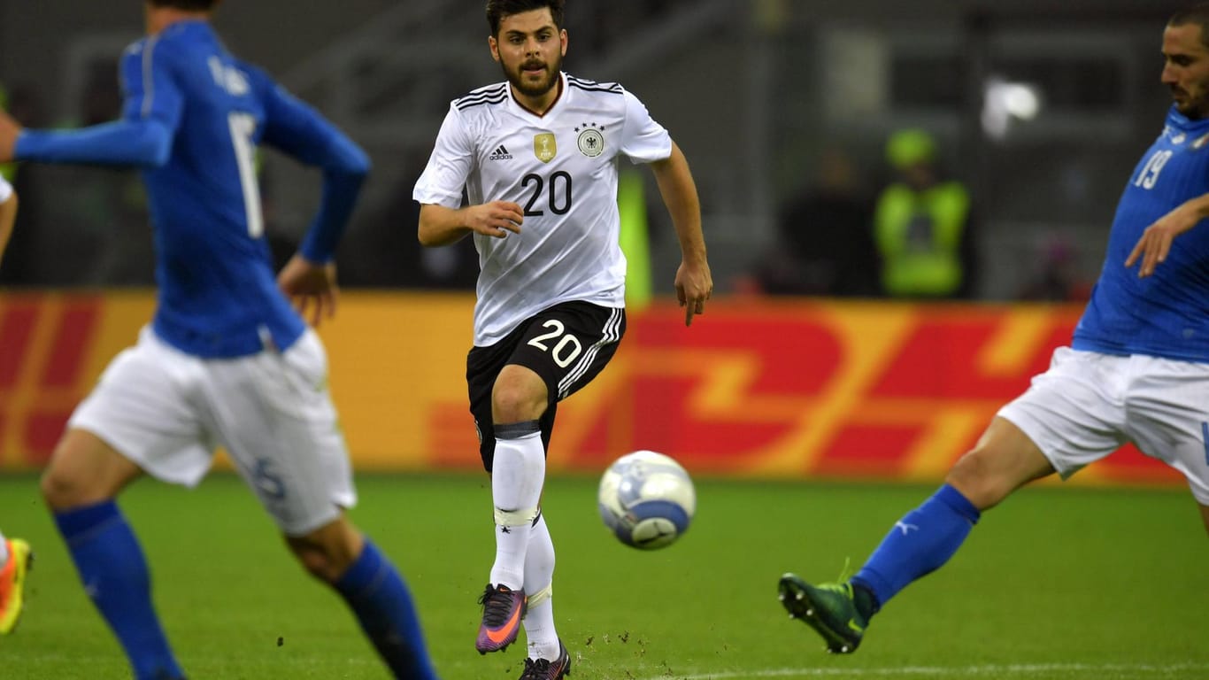 Für die deutsche Nationalmannschaft absolvierte Kevin Volland (M.) bisher zehn Spiele. Zuletzt war er im November 2016 beim 0:0 gegen Italien am Ball.