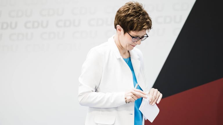 Für sie ist es ein Schritt in Richtung Kanzleramt: CDU-Chefin Annegret Kramp-Karrenbauer wird neue Verteidigungsministerin. Doch die Wähler sehen das anders.