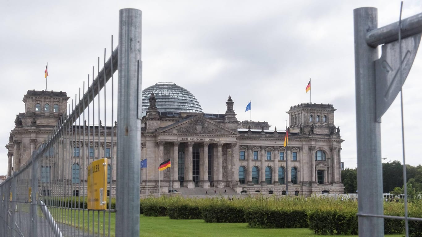 Bauzaun am Bundestag: Die Sicherheitsvorkehrungen sollen erhöht werden.