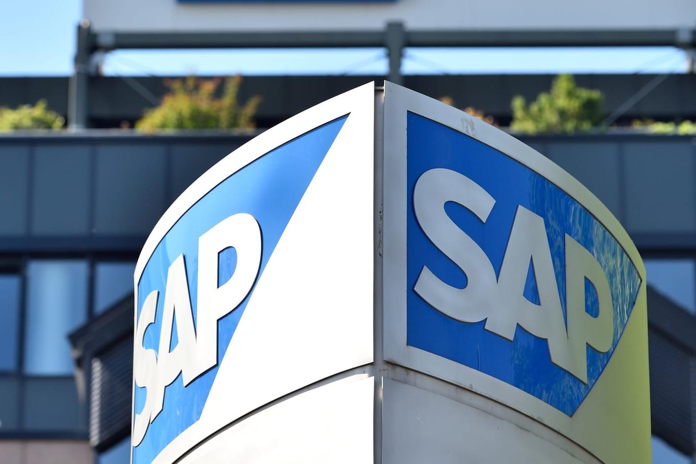 Logo SAP: Abfindungen und höhere Kosten für aktienbasierte Vergütungen schmälerten den Gewinn des Softwarekonzerns.