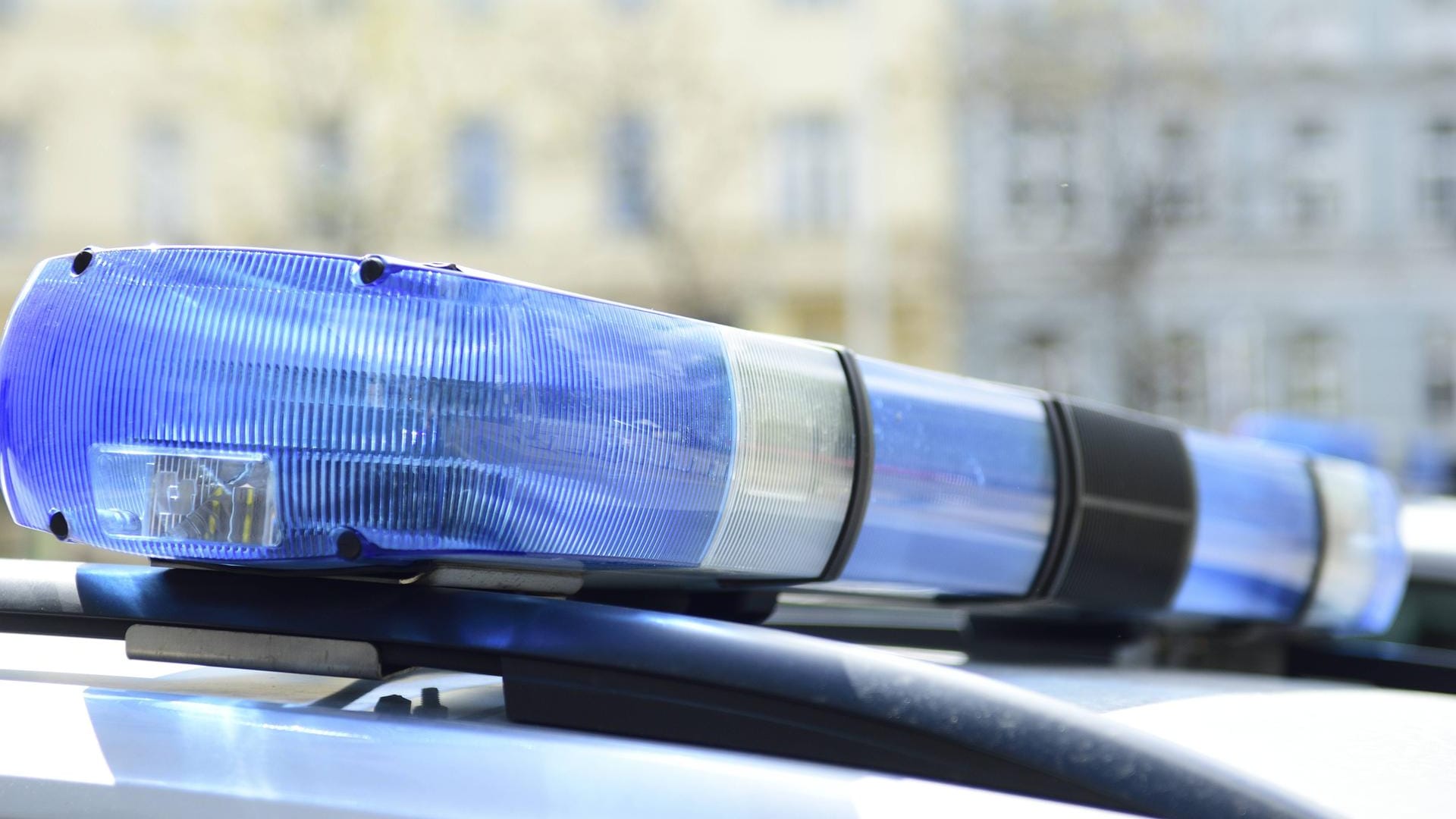 Blaulicht auf einem Polizeiwagen Blaulicht auf einem Polizeiwagen
