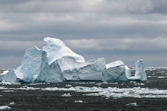 Wärmere Meeresströmungen lassen den Westantarktischen Eisschild in zunehmendem Tempo abschmelzen.