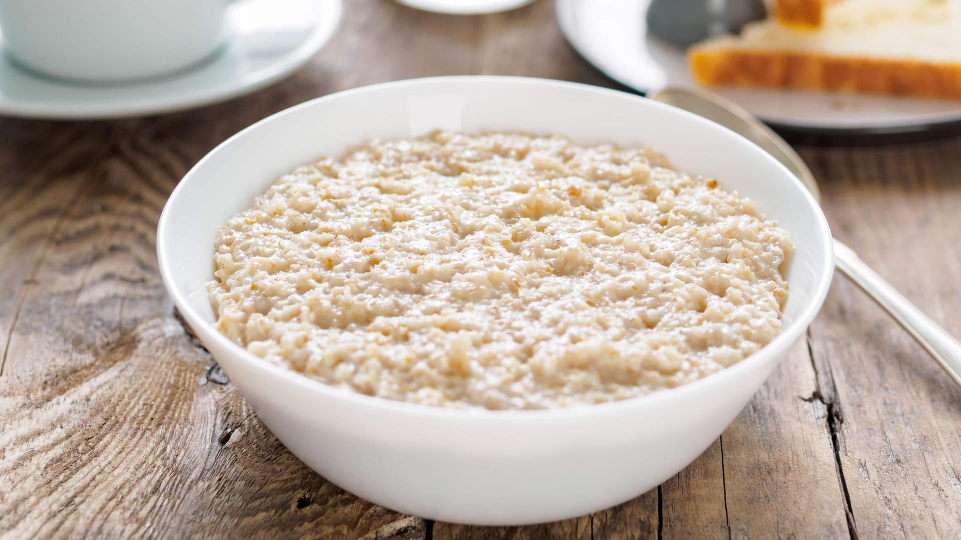 Porridge: Viele essen den Haferschleim zum Frühstück.