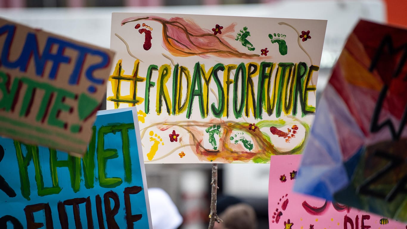 Demonstrationsschilder für den Klimaschutz