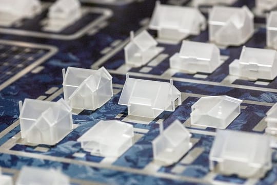 Wie Städte dem Klimawandel konstruktiv begegnen können, zeigt die Ausstellung "Solar Guerrilla: Constructive Responses to Climate Change" in Tel Aviv.