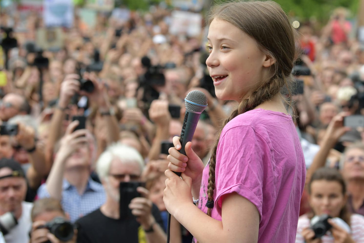 Greta Thunberg spricht in Berlin: Die Klimaaktivistin motiviert andere Fridays-for-Future-Teilnehmer.