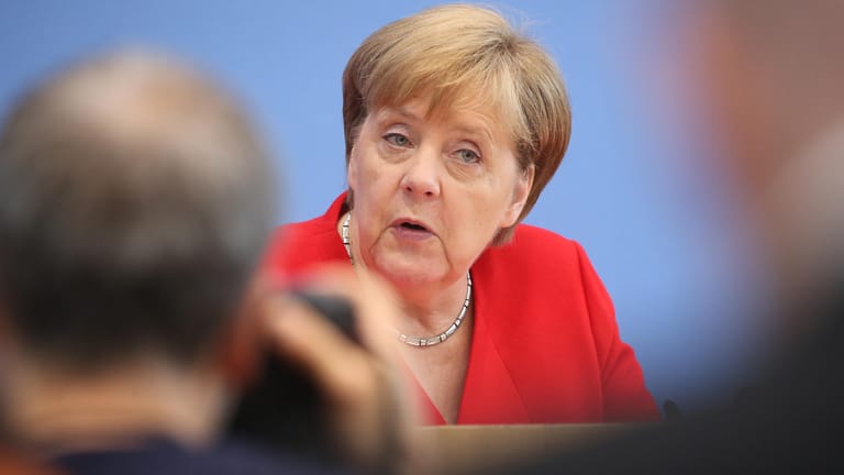 Bundeskanzlerin Angela Merkel stellte sich am Freitag 90 Minuten lang den Fragen der Journalisten – jetzt geht es für sie in die Sommerpause.