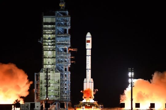Die Rakete mit dem Raumlabor "Tiangong 2" bei ihrem Start im September 2016.