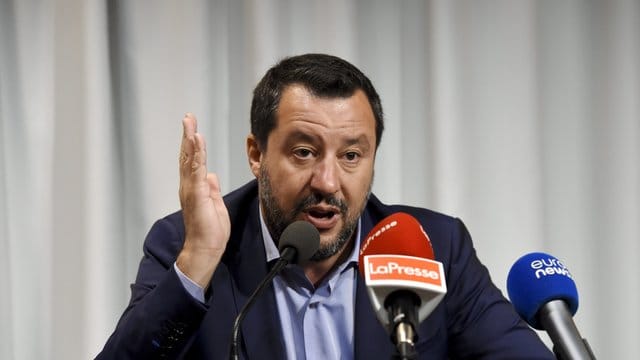 Matteo Salvini, Innenminister von Italien, spricht auf einer Pressekonferenz. Matteo Salvini, Innenminister von Italien, spricht auf einer Pressekonferenz.
