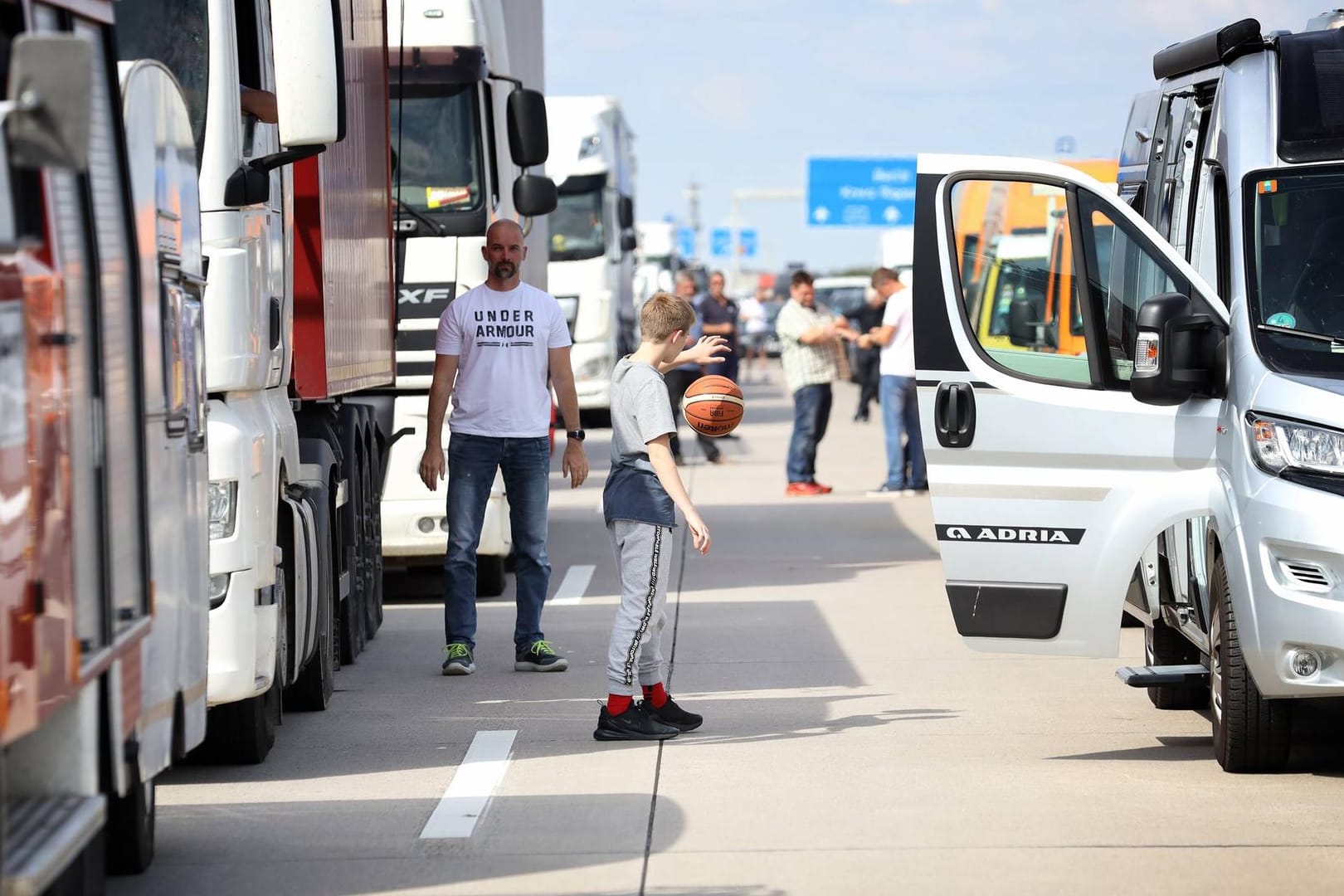 Stau auf der Autobahn: Zwei Männer sind auf der A3 aneinander geraten. (Symbolbild)