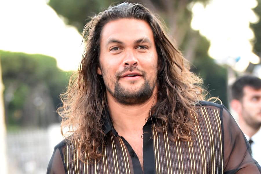 Jason Momoa: Er wurde in Nānākuli auf Hawaii geboren.