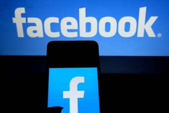 Das Logo von Facebook: Der Konzern soll wegen Verstoß gegen das NetzDG eine Millionenstrafe zahlen.