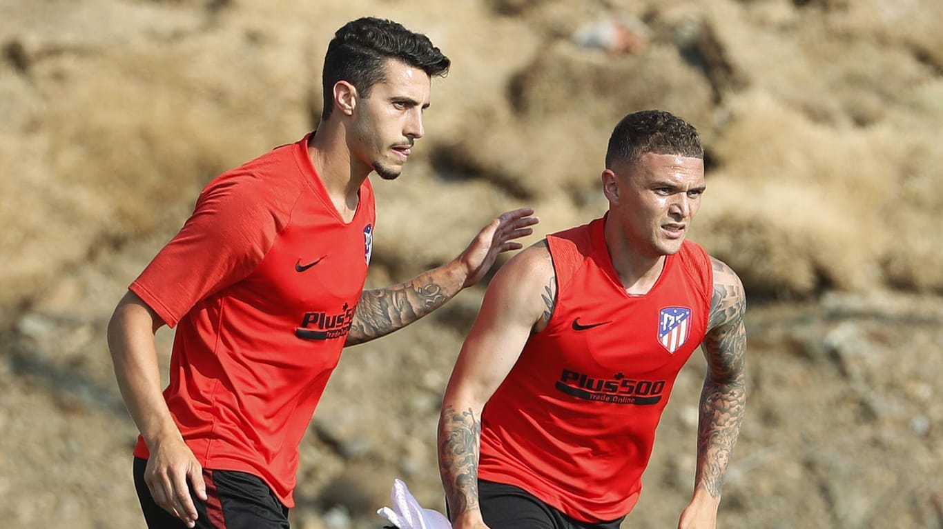 Der spanische Nationalspieler Mario Hermoso (l.) und Englands Kieran Trippier: Sie gehören zum neuen Atlético Madrid.