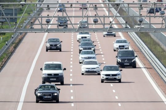 Wird vorerst nicht mehr gebraucht: Mautbrücke auf der Autobahn A9.