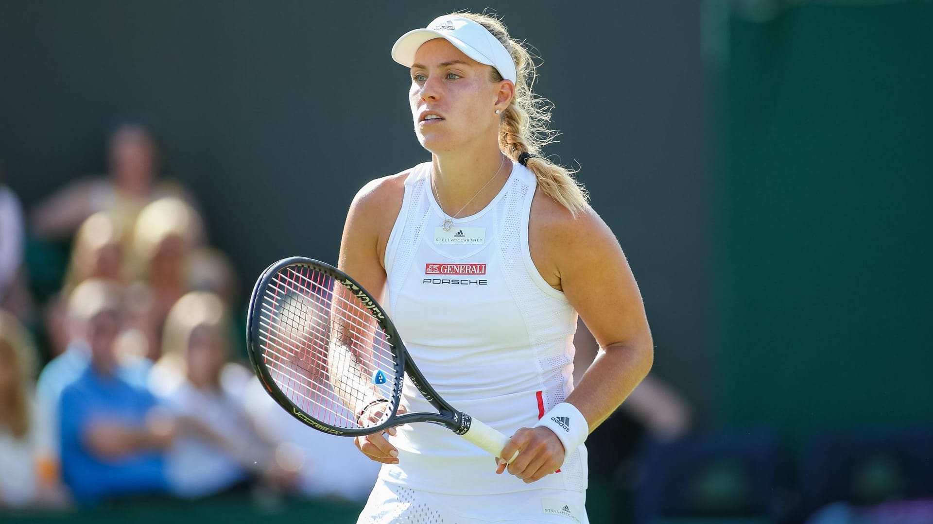 Enttäuscht: Angelique Kerber bei ihrer Zweitrunden-Niederlage gegen Lauren Davis in Wimbledon.