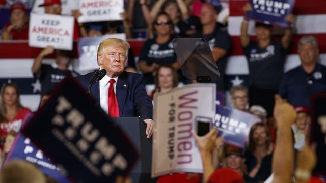 Donald Trump: Bei der Wahlkampfkundgebung hatten seine Anhänger am Mittwoch "Schickt sie zurück!" skandiert.