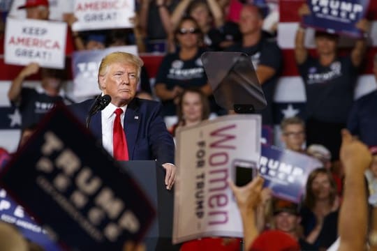 Donald Trump: Bei der Wahlkampfkundgebung hatten seine Anhänger am Mittwoch "Schickt sie zurück!" skandiert.