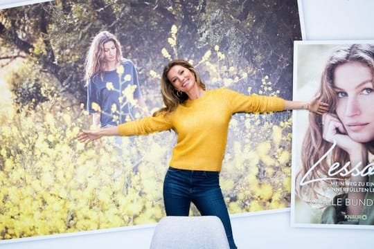 Gisele Bündchen stellt ihr Buch "Lessons: Mein Weg zu einem sinnerfüllten Leben" in Hamburg vor.