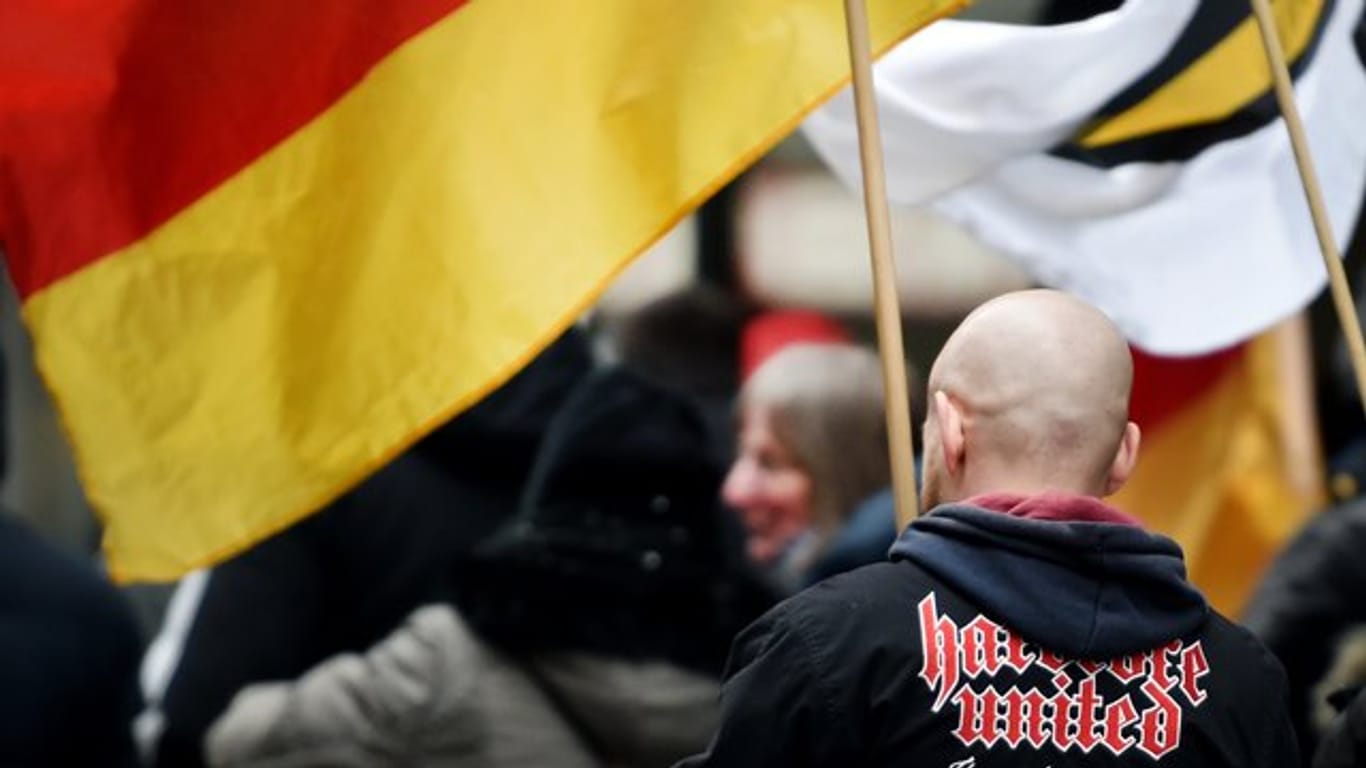 Die rechtsextreme Kleinstpartei "Die Rechte" hat nach dem Tod von Regierungspräsident Walter Lübcke zur Demo in Kassel aufgerufen.