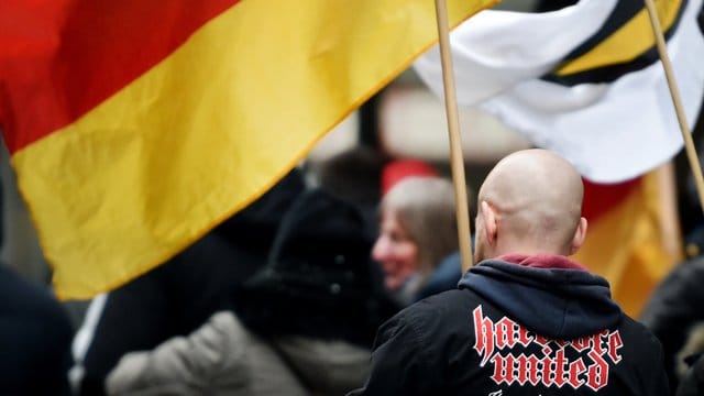 Die rechtsextreme Kleinstpartei "Die Rechte" hat nach dem Tod von Regierungspräsident Walter Lübcke zur Demo in Kassel aufgerufen.