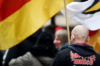 Die rechtsextreme Kleinstpartei "Die Rechte" hat nach dem Tod von Regierungspräsident Walter Lübcke zur Demo in Kassel aufgerufen.