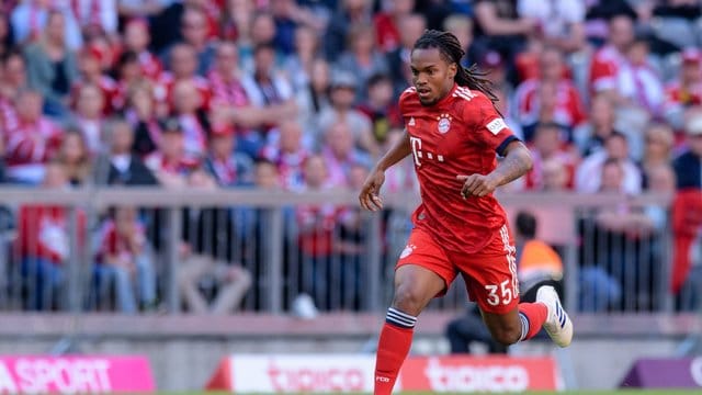 Der FC Bayern München lässt den mit seinen Einsatzzeiten unzufriedenen Renato Sanches nicht ziehen. Der FC Bayern München lässt den mit seinen Einsatzzeiten unzufriedenen Renato Sanches nicht ziehen.