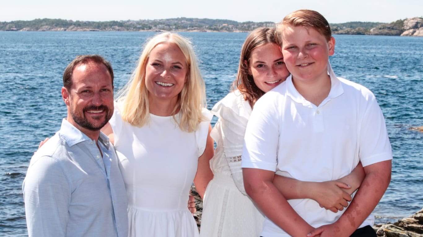 Die Norwegen-Royals im Urlaub: Kronprinz Haakon, Kronprinzessin Mette-Marit, Prinzessin Ingrid Alexandra und Prinz Sverre Magnus.