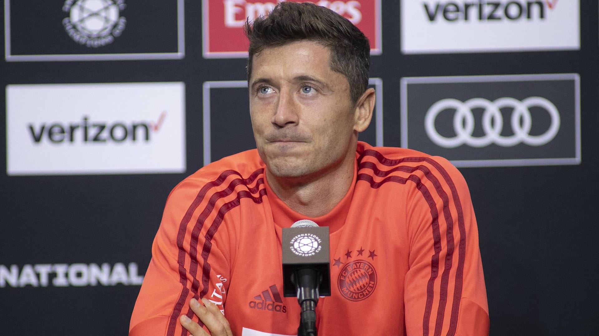 Robert Lewandowski: Als einer von mehreren Bayern-Stars nutzte er die große Bühne für Kritik an der Transferpolitik seines Klubs.