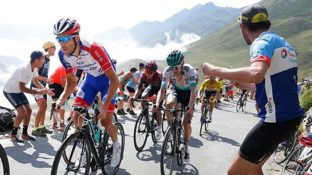 Emanuel Buchmann (r) auf dem Weg zum Tourmalet.