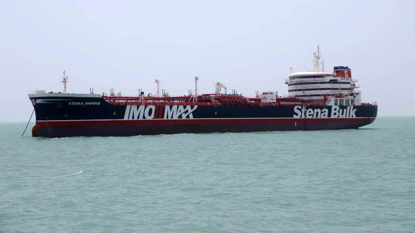 Der britischen Öltanker "Stena Impero" ankert in dem Hafen von Bandar Abbas.