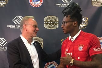 Bayern-Boss Karl-Heinz Rummenigge und US-Footballstar DeAndre Hopkins.