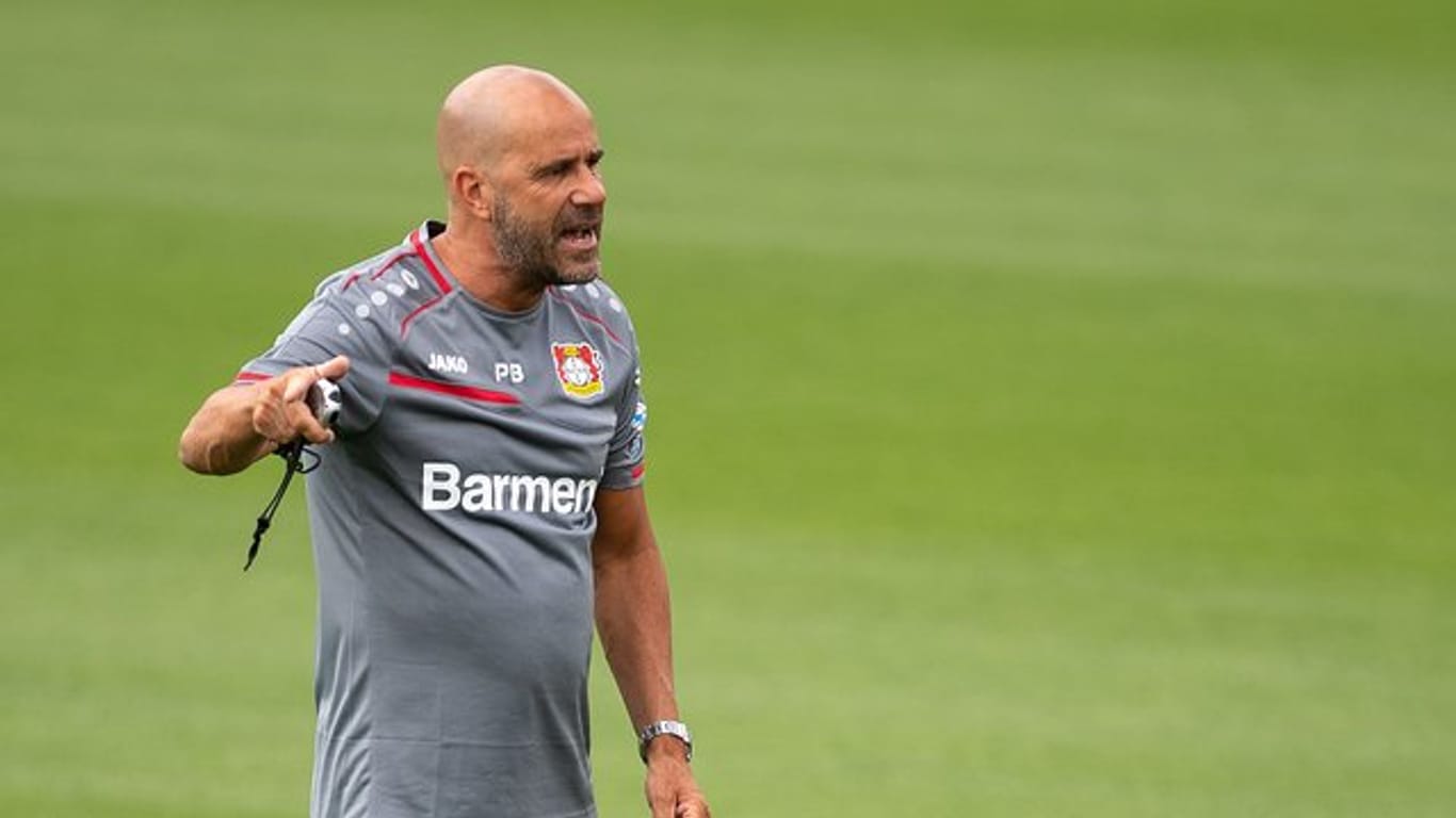 Leverkusens Coach Peter Bosz trainierte mit seinem Team im Salzburger Land.