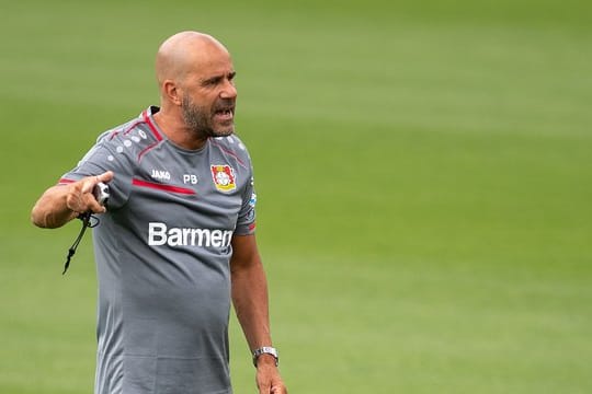 Leverkusens Coach Peter Bosz trainierte mit seinem Team im Salzburger Land.