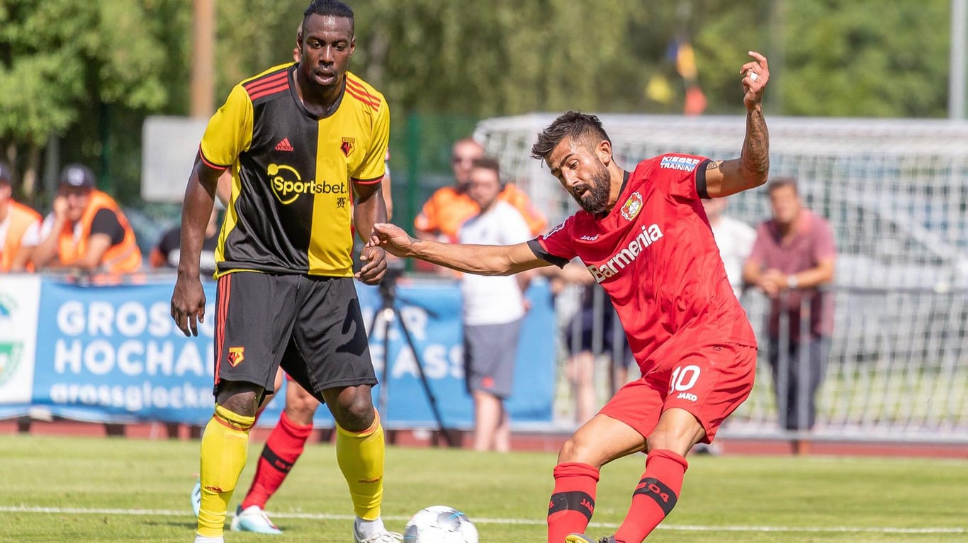 Leverkusens Neuzugang Kerem Demirbay (r.) im Spiel gegen Watford.