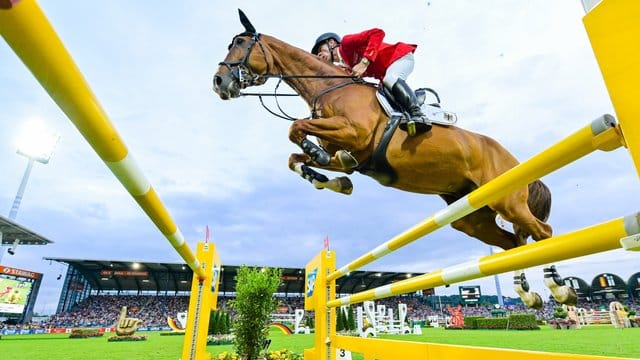 Springreiter Marcus Ehning auf seinem Pferd Funky Fred.