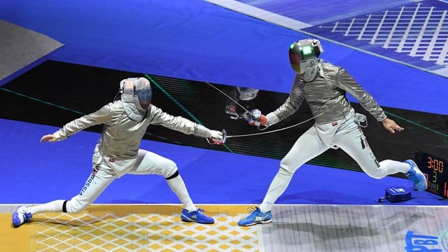 Max Hartung (r) im Duell mir Dmitri Danilenko.