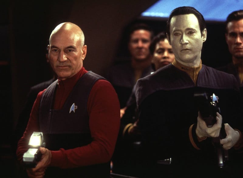 Patrick Stewart und Brent Spiner als Picard und Data.