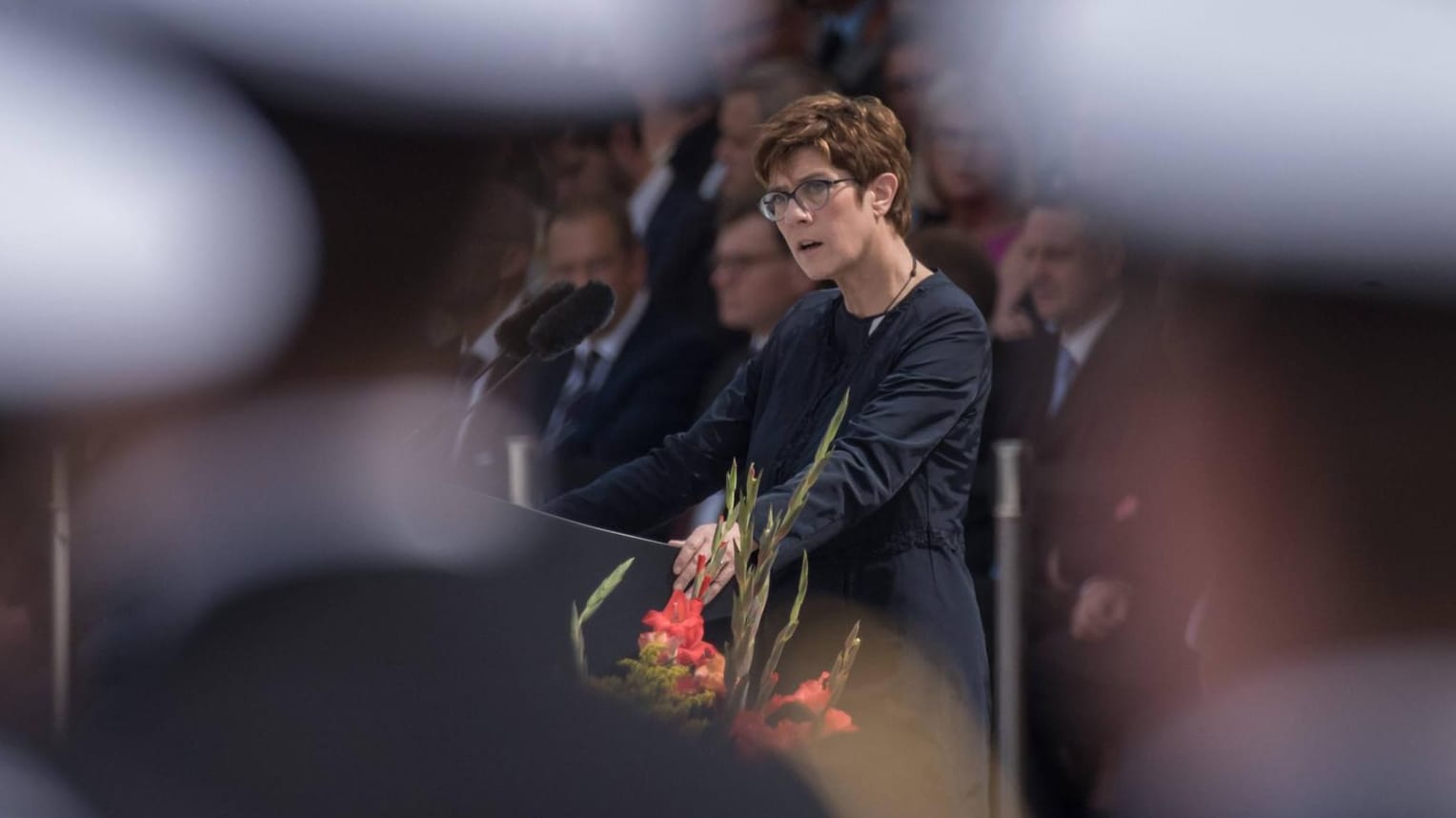 Auf dem Paradeplatz im Verteidigungsministerium legen rund 400 Rekrutinnen und Rekruten der Bundeswehr ihr Gelöbnis ab.