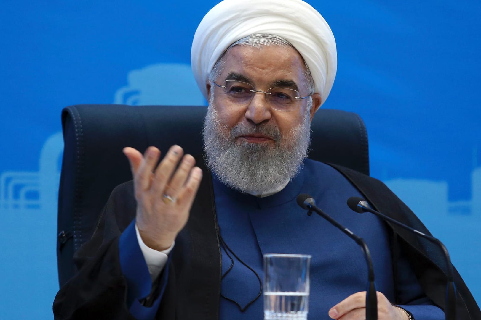 Hassan Ruhani, Präsident des Iran: Er droht den USA: "Falls eines Tages die USA wirklich den iranischen Ölexport blockieren sollten, dann wird überhaupt kein Öl mehr am Persischen Golf exportiert."
