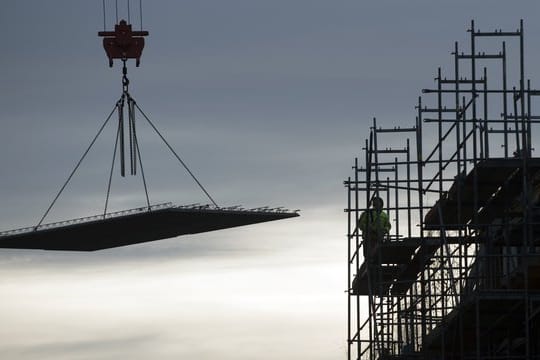 Eine Studie sieht in Städten zu wenig und auf dem Land zu viel Neubau.