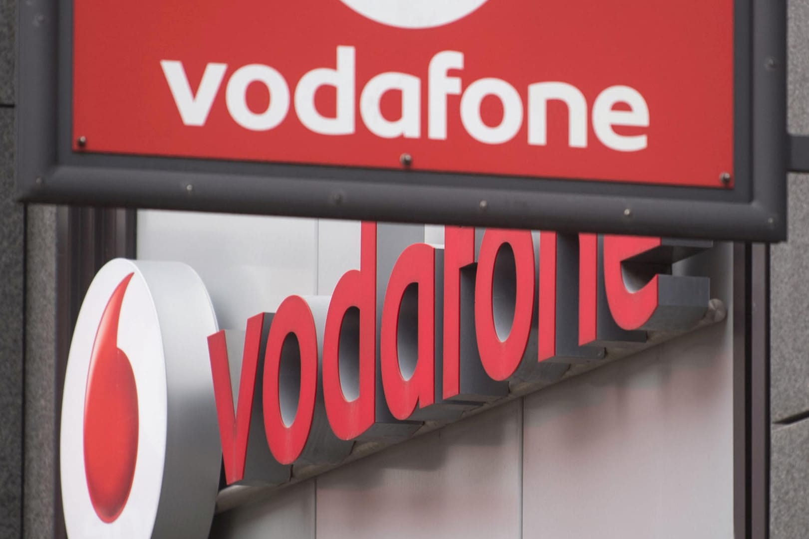 Das Vodafone-Logo: DSL-Kunden müssen ab September mehr für ihren Anschluss zahlen.