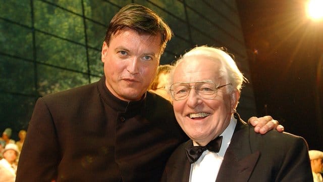 Dirigent Christian Thielemann (l) und der damalige Festspielleiter Wolfgang Wagner 2002 in bayreuth. Dirigent Christian Thielemann (l) und der damalige Festspielleiter Wolfgang Wagner 2002 in bayreuth.