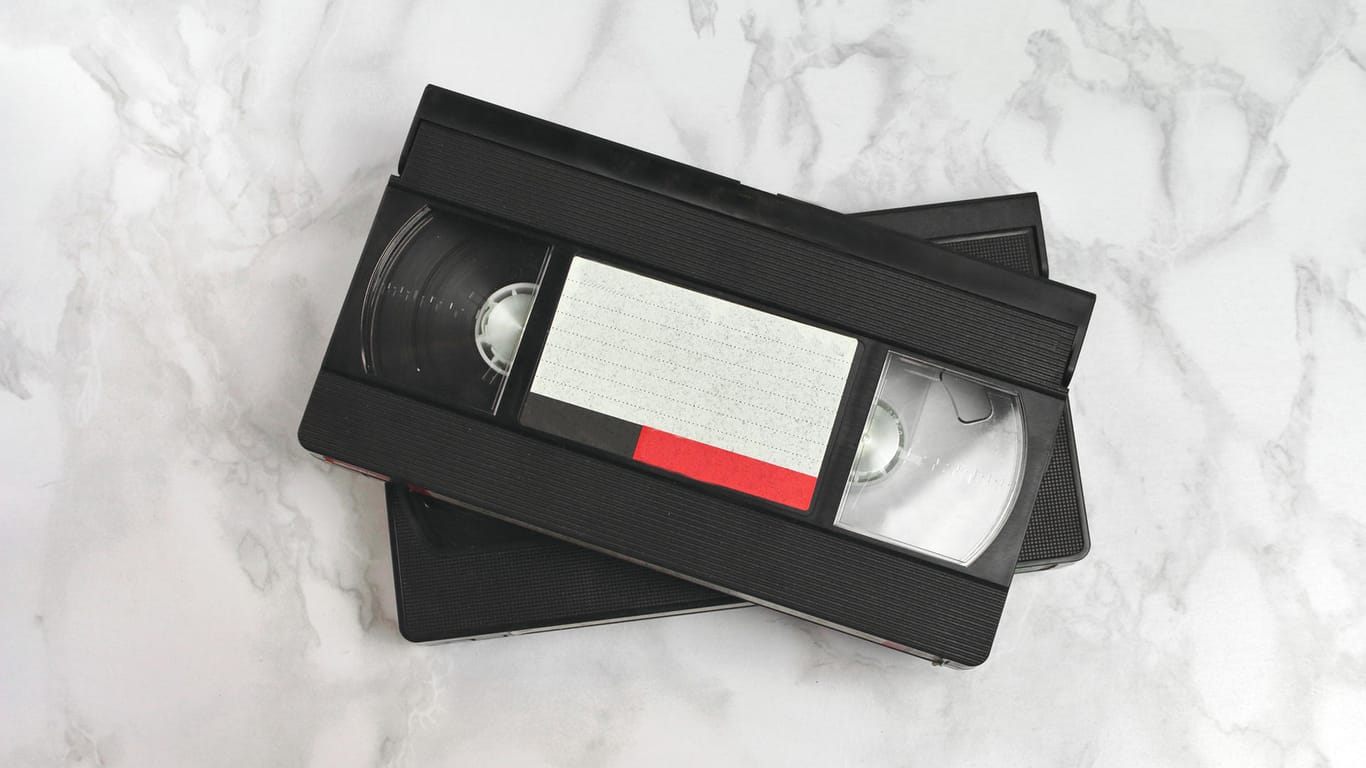 Videokassetten: Dienstleister verrechnen für die Digitalisierung der Bänder meist einen bestimmten Betrag pro Minute.