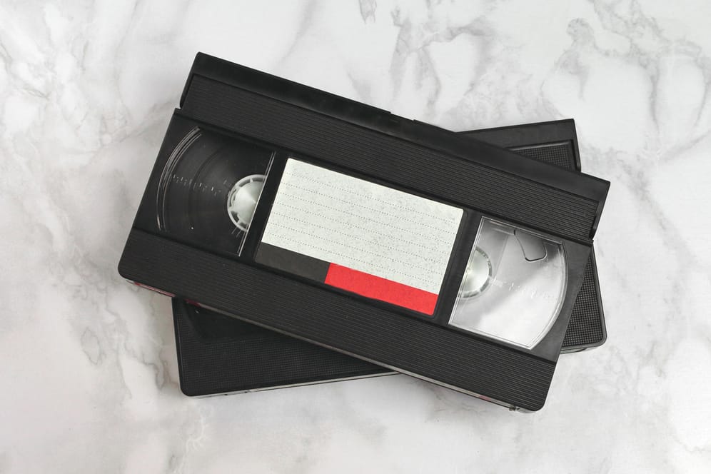 Videokassetten: Dienstleister verrechnen für die Digitalisierung der Bänder meist einen bestimmten Betrag pro Minute.
