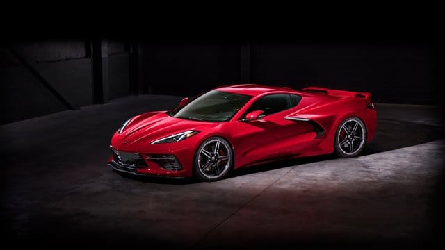 Kulturrevolution: Chevrolet verabschiedet sich mit der neuen Corvette Stingray vom Frontmotorkonzept und präsentiert den Kultsportler der neuen Generation als Mittelmotor-Flunder.