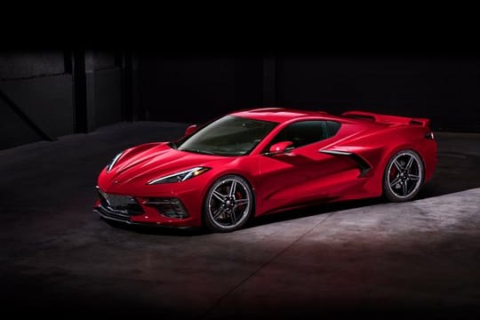 Kulturrevolution: Chevrolet verabschiedet sich mit der neuen Corvette Stingray vom Frontmotorkonzept und präsentiert den Kultsportler der neuen Generation als Mittelmotor-Flunder.